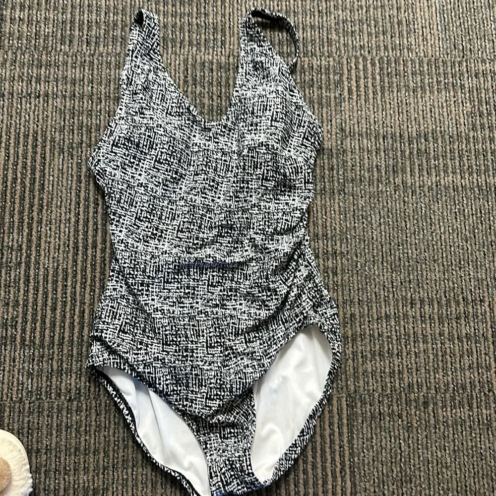 Speedo black and white patterned one piece swimsuit size 12